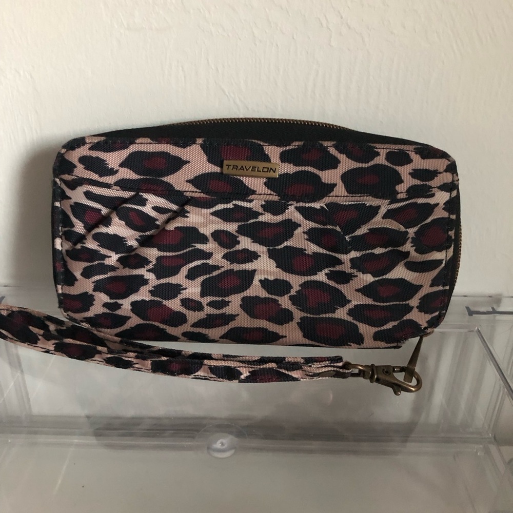 Travelon RFID Large Wristlet